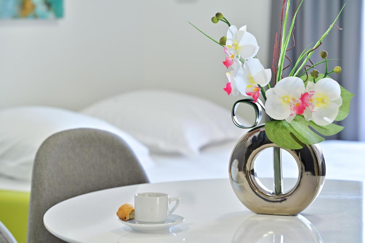 Residence Easy Lodge Аячо Екстериор снимка