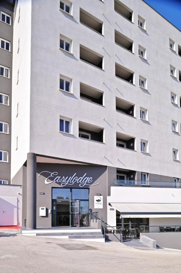 Residence Easy Lodge Аячо Екстериор снимка